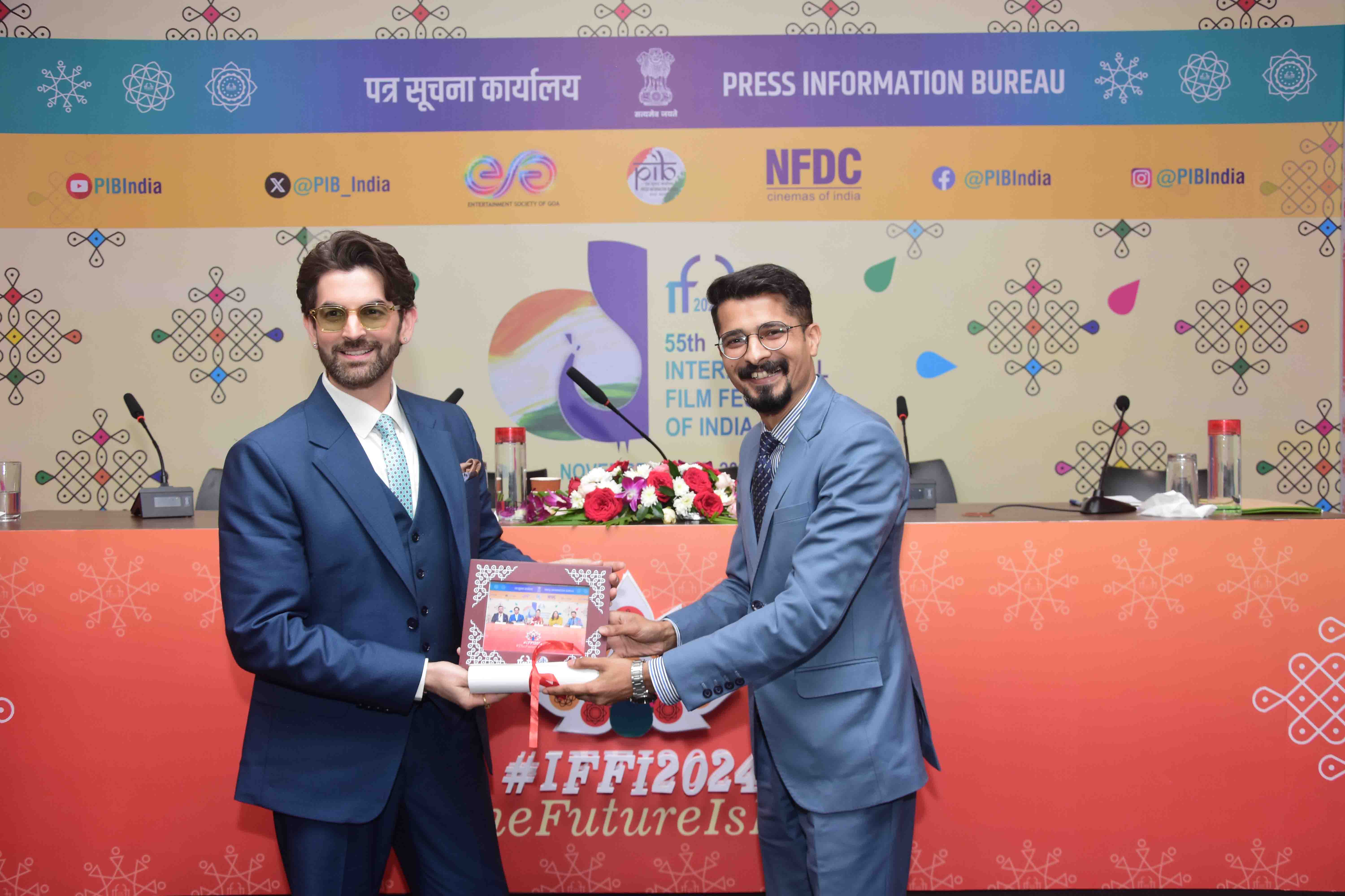 Mr Nayan, Additional Director, PIB, Ministry of I&B felicitating Actor Neel Nitin Mukesh for his film,  Hisaab Barabar